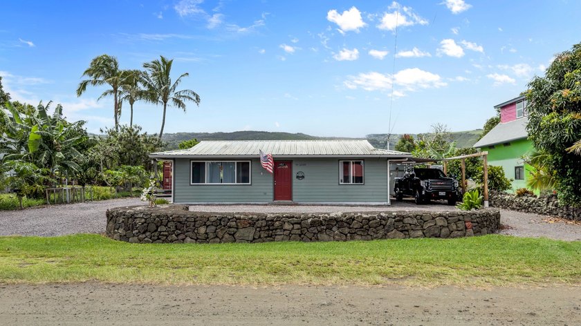 Turnkey with nothing to do but walk in and relax! this 2 bedroom - Beach Home for sale in Naalehu, Hawaii on Beachhouse.com