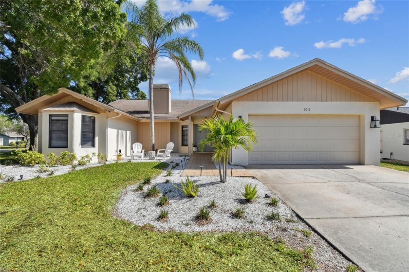 NEW ROOF AT CLOSING!! This beautiful custom-built pool home - Beach Home for sale in Palm Harbor, Florida on Beachhouse.com