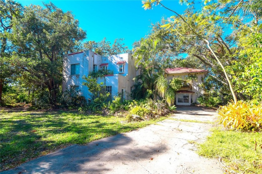 Incredible potential to either rebuild this grand old - Beach Home for sale in Seminole, Florida on Beachhouse.com