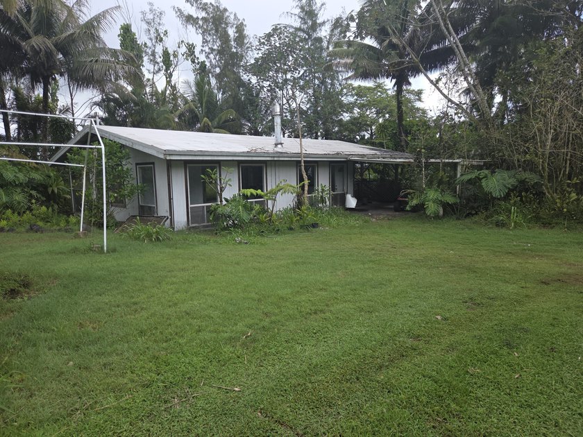 This mini 'farmstead' on a lush acre sits back from the road via - Beach Home for sale in Keaau, Hawaii on Beachhouse.com