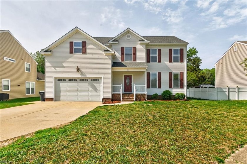 BEAUTIFUL AND MOVE-IN READY 4 BEDROOM, SPACIOUS HOME LOCATED ON - Beach Home for sale in Hampton, Virginia on Beachhouse.com