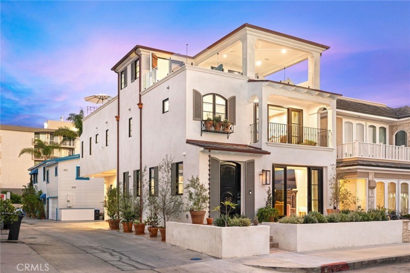 Southern French Transitional meets beach house in this stunning - Beach Home for sale in Newport Beach, California on Beachhouse.com