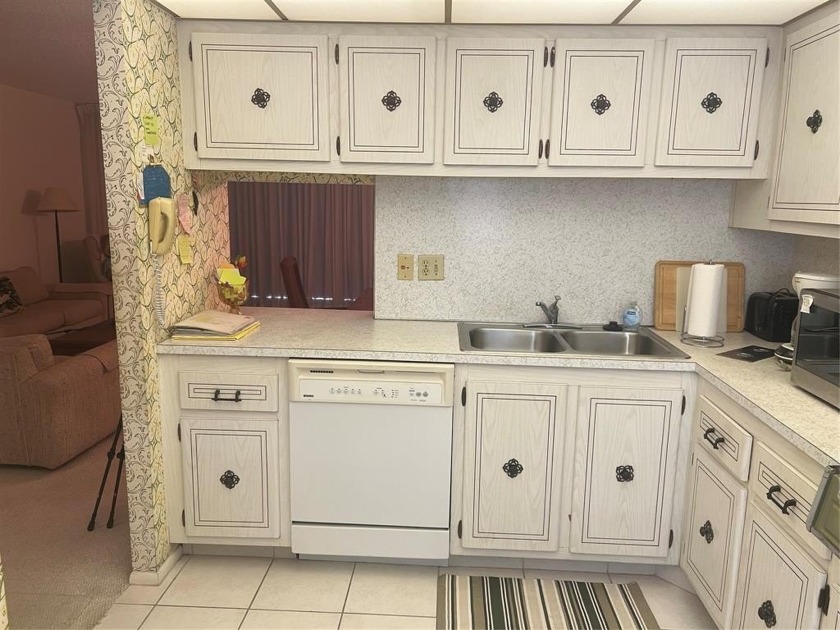 WELL MAINTAINED 2 BEDROOM 2 BATH WITH EAT IN KITCHEN. NEW VANITY - Beach Condo for sale in Hallandale Beach, Florida on Beachhouse.com