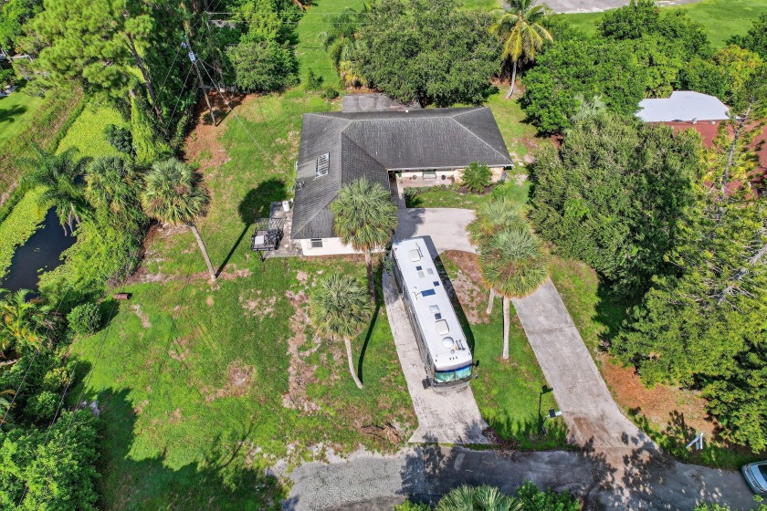 Welcome to Paradise!  You CAN Have It ALL! Incredible - Beach Home for sale in Palm Beach Gardens, Florida on Beachhouse.com