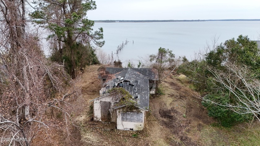 Enjoy panoramic views from this homesite on the Neuse River. The - Beach Lot for sale in New Bern, North Carolina on Beachhouse.com