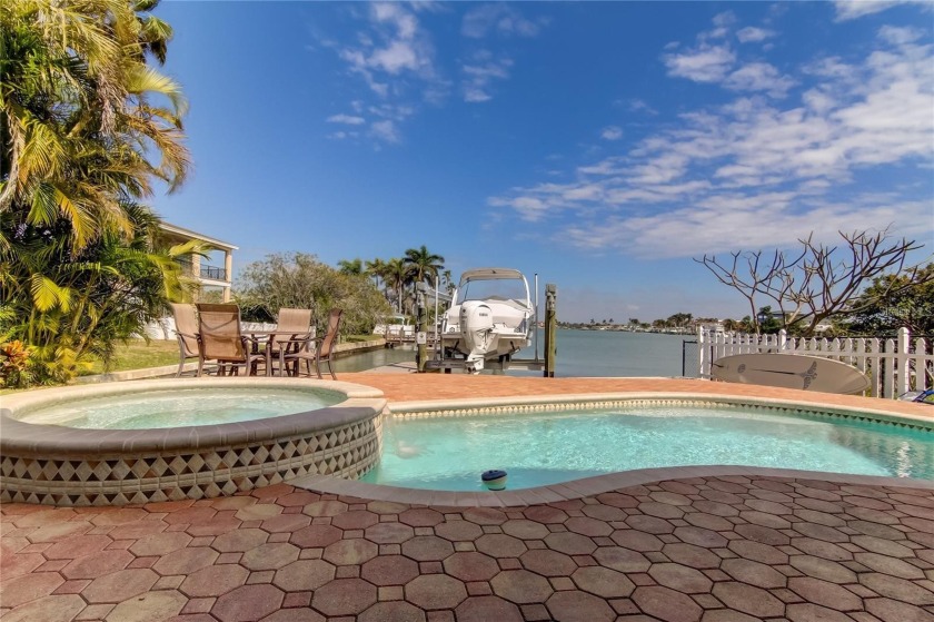Under contract-accepting backup offers. Welcome to your dream - Beach Home for sale in North Redington Beach, Florida on Beachhouse.com
