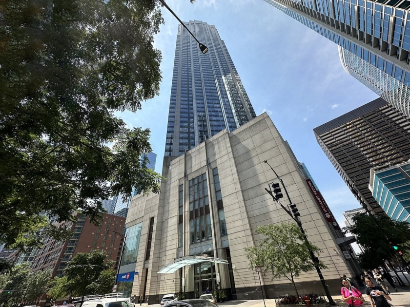 This breathtaking 47th-floor residence offers unparalleled views - Beach Home for sale in Chicago, Illinois on Beachhouse.com