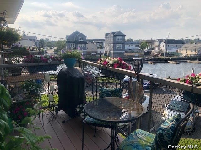 Waterview bright & spacious upper level 2 BR Ocean Harbor Club - Beach Apartment for sale in Oceanside, New York on Beachhouse.com