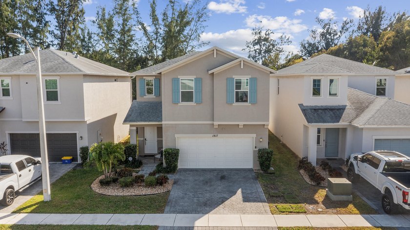 Welcome Home! This light, bright, and beautifully maintained - Beach Home for sale in Lake Worth, Florida on Beachhouse.com