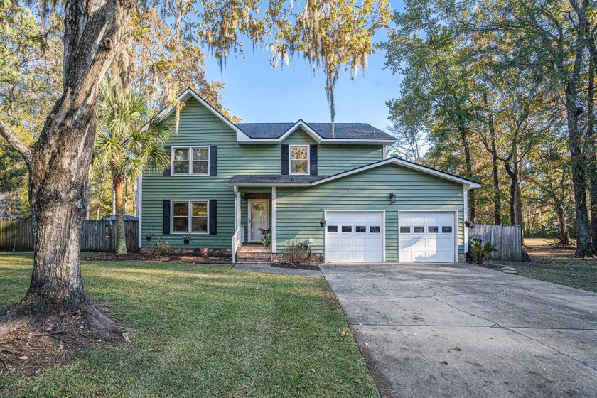 Stunning Shadowmoss Home with Golf Course Views! This spacious 2 - Beach Home for sale in Charleston, South Carolina on Beachhouse.com