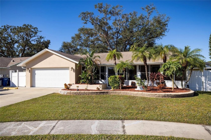 HIGH AND DRY, NO FLOOD INSURANCE NEEDED! This home survived - Beach Home for sale in Seminole, Florida on Beachhouse.com