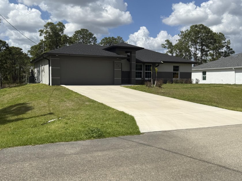 Beautiful move-in ready home featuring 3 bedrooms and 2 - Beach Home for sale in Lehigh Acres, Florida on Beachhouse.com