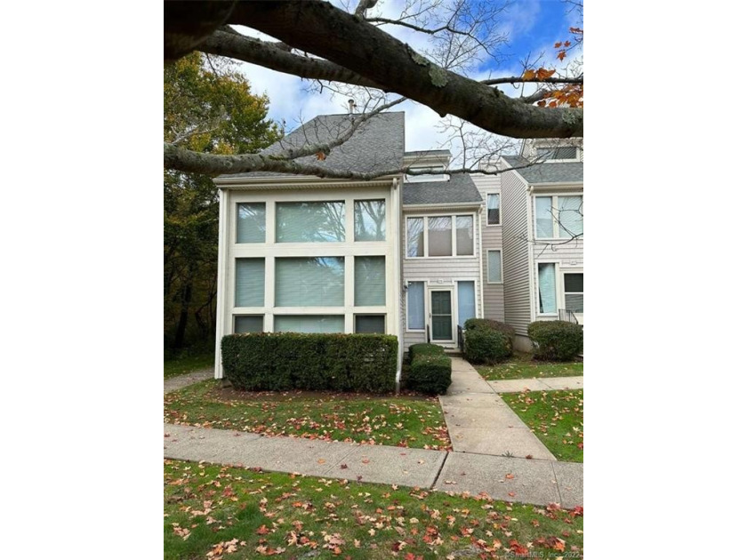Welcome to this well-maintained and convenient end unit! Next to - Beach Condo for sale in Branford, Connecticut on Beachhouse.com