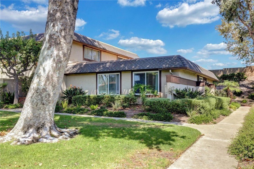 Single story living with no neighbors above or below, situated - Beach Condo for sale in Mission Viejo, California on Beachhouse.com