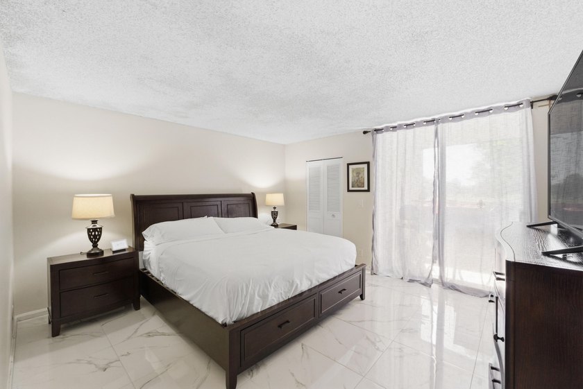 Welcome to this beautifully renovated condo in the heart of - Beach Condo for sale in Margate, Florida on Beachhouse.com