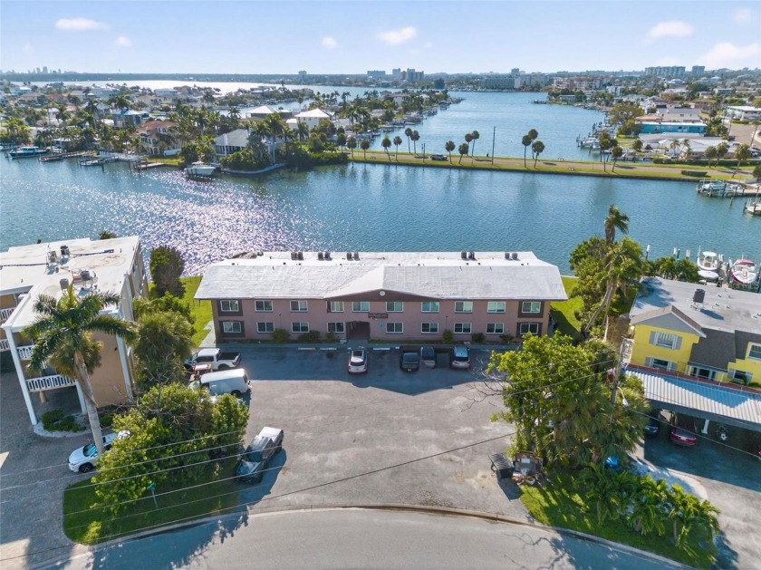 Welcome to the Sea Breeze Apartments. This quaint 10-unit - Beach Commercial for sale in Treasure Island, Florida on Beachhouse.com