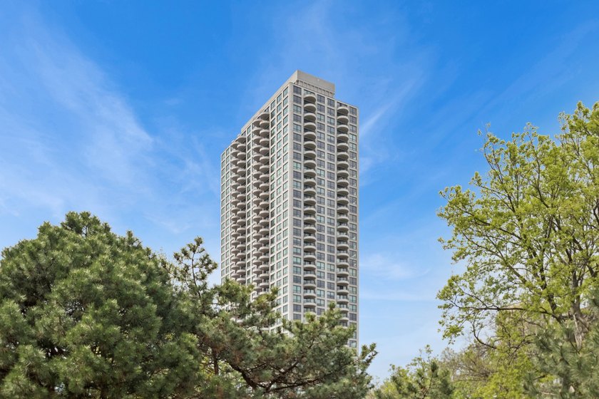 Opportunity knocks for Investor or End User in this beautiful - Beach Condo for sale in Chicago, Illinois on Beachhouse.com