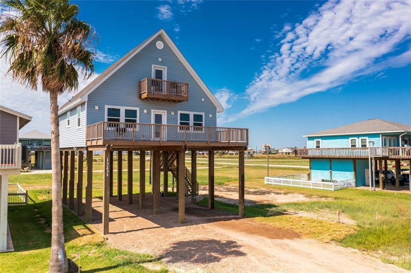 Walk across the street right on to the beach & feel your toes in - Beach Home for sale in Freeport, Texas on Beachhouse.com