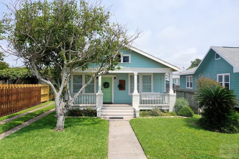 A stone's throw to the beach!  Fantastic space in back yard to - Beach Home for sale in Galveston, Texas on Beachhouse.com