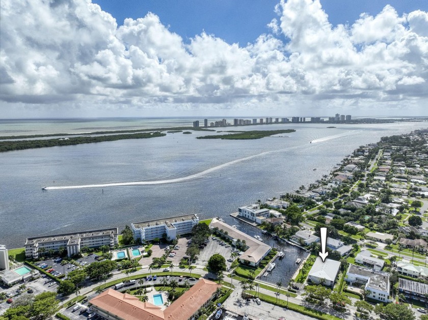 Welcome to this WATERFRONT, boutique condo of only 8 units in - Beach Condo for sale in North Palm Beach, Florida on Beachhouse.com