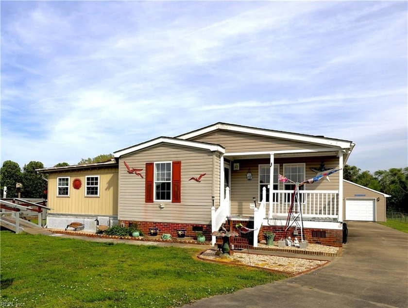 Welcome home to this wonderfully cared for and meticulously - Beach Home for sale in Elizabeth City, North Carolina on Beachhouse.com