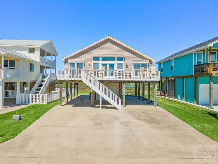Located in the very sought after community of Isla Del Sol on - Beach Home for sale in Galveston, Texas on Beachhouse.com