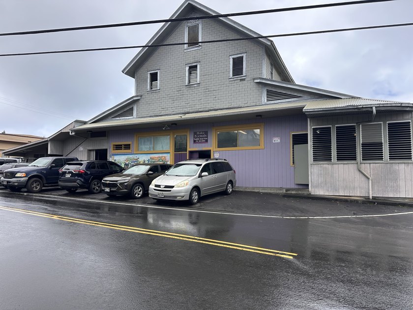 This is a fully rented retail building with two separate - Beach Condo for sale in Papaikou, Hawaii on Beachhouse.com