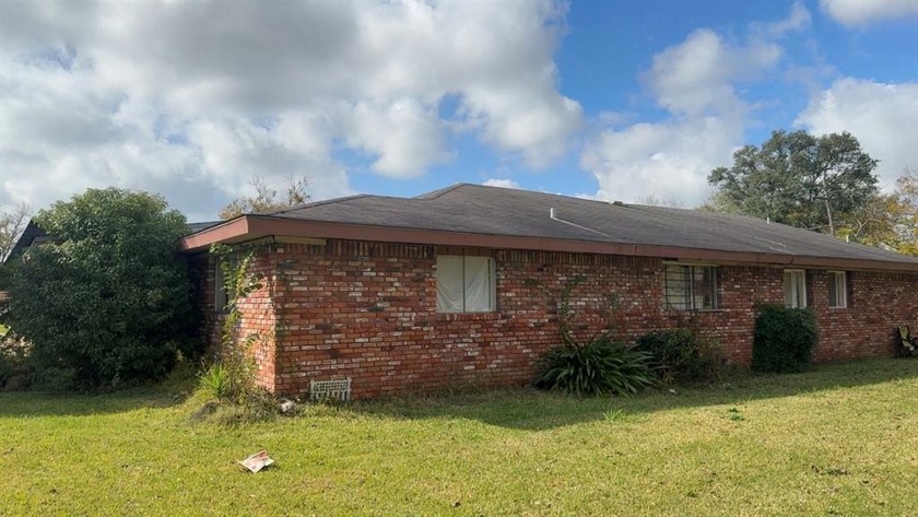 Cash-Only Investment Opportunity - 2005 Gulfway Dr, Port Arthur - Beach Home for sale in Port Arthur, Texas on Beachhouse.com