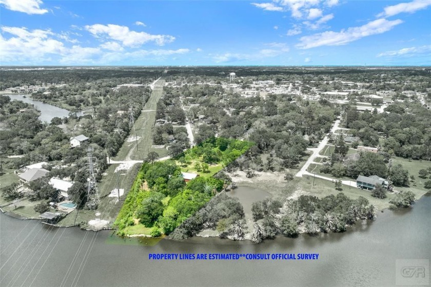 Come check out this amazing Bayou front property. It is a - Beach Acreage for sale in Dickinson, Texas on Beachhouse.com