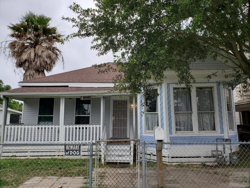 2 Older homes on 1 lot Carver Park near Ball High & Galveston - Beach Home for sale in Galveston, Texas on Beachhouse.com