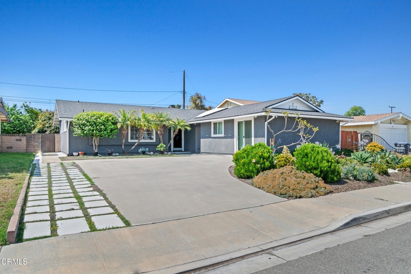 Welcome to this beautifully renovated North Oxnard duplex with a - Beach Townhome/Townhouse for sale in Oxnard, California on Beachhouse.com