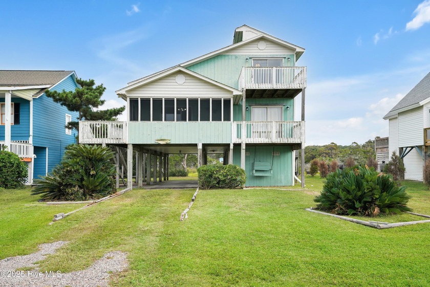 Coastal Living Awaits! This 3-bedroom, 2-bath beach getaway is - Beach Home for sale in Oak Island, North Carolina on Beachhouse.com