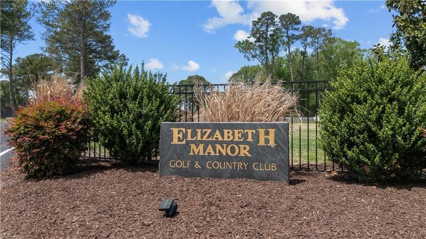 Beautiful brick home offers one-level living on a .71-acre - Beach Home for sale in Portsmouth, Virginia on Beachhouse.com