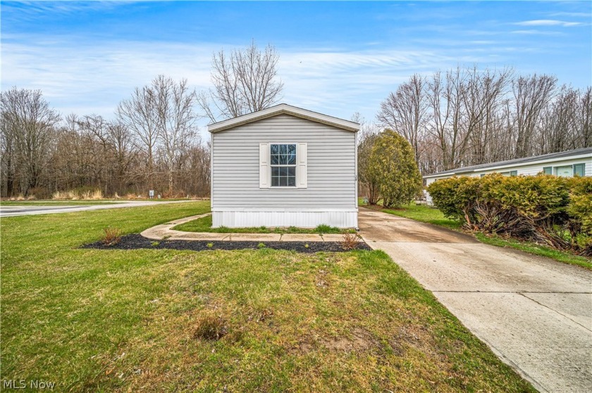 Welcome home to this beautifully remodeled manufactured home - Beach Home for sale in Geneva, Ohio on Beachhouse.com
