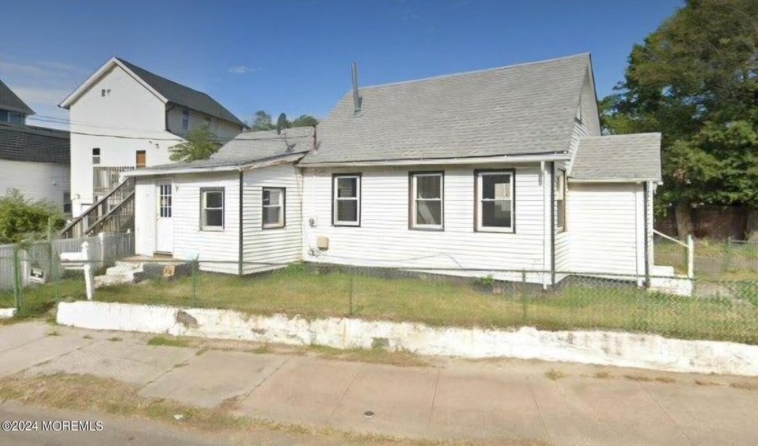 Calling all Buyers and Investors! Great opportunity to purchase - Beach Home for sale in Keansburg, New Jersey on Beachhouse.com