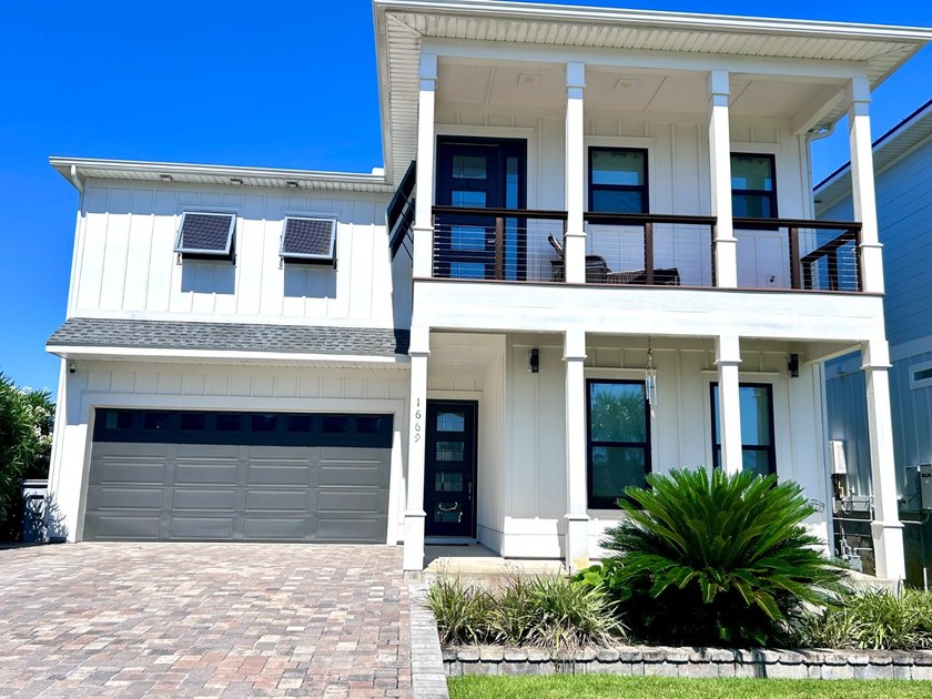 Bright contemporary waterfront home in gated community with - Beach Home for sale in Gulf Breeze, Florida on Beachhouse.com
