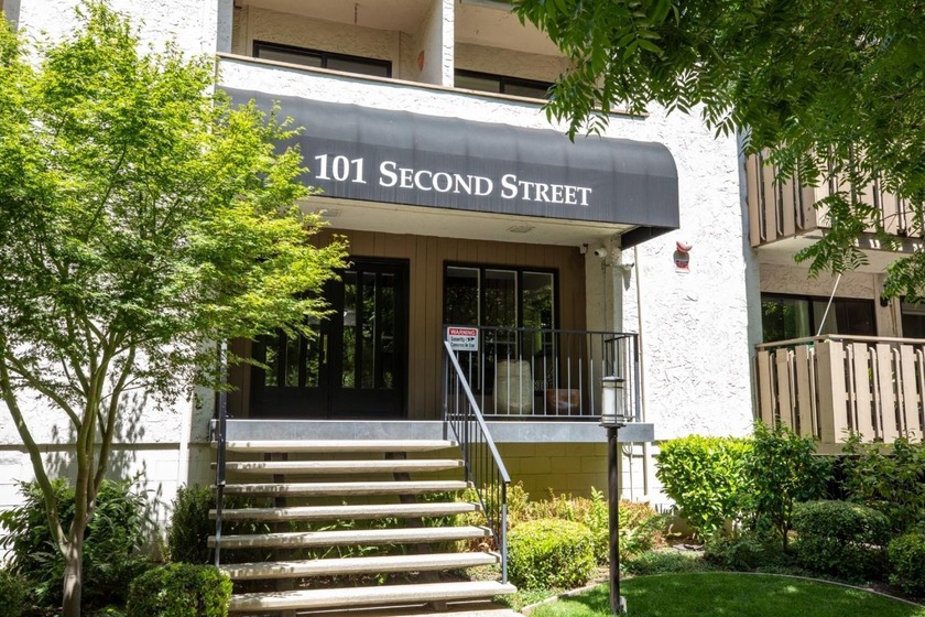 Lowest priced single bedroom condo currently for sale in Los - Beach Condo for sale in Los Altos, California on Beachhouse.com