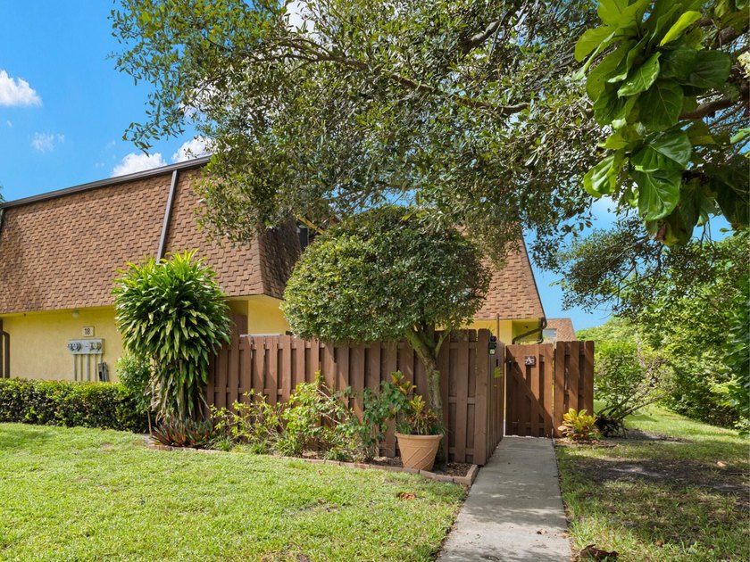 Welcome to Sims Creek! This is a great opportunity to make your - Beach Townhome/Townhouse for sale in Jupiter, Florida on Beachhouse.com