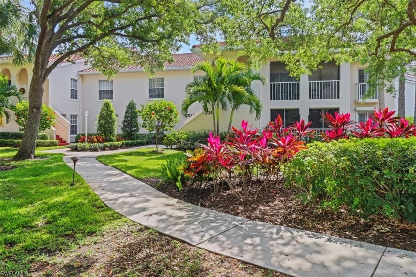 Spacious  Sunlit End-Unit Condo in Tuscany at The Vineyards

 - Beach Home for sale in Naples, Florida on Beachhouse.com
