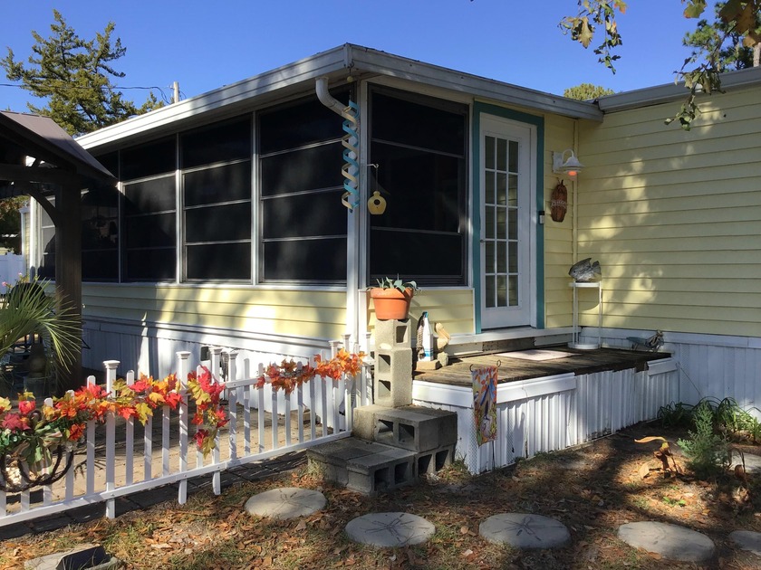 Must see gem! Comfortably renovated mobile home in desirable - Beach Home for sale in Myrtle Beach, South Carolina on Beachhouse.com