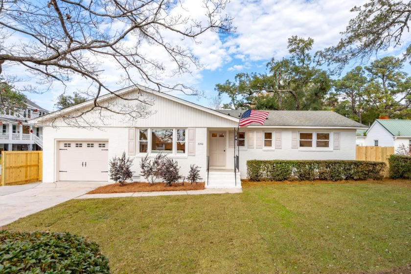 Charming three bedroom, two bathroom updated home with attached - Beach Home for sale in Charleston, South Carolina on Beachhouse.com