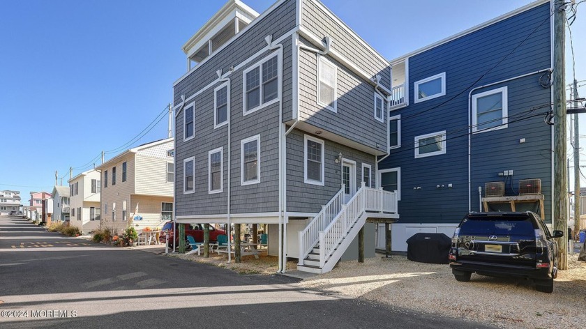 Stunning 4 bedroom, 3 full bath custom home, just a short - Beach Home for sale in Lavallette, New Jersey on Beachhouse.com