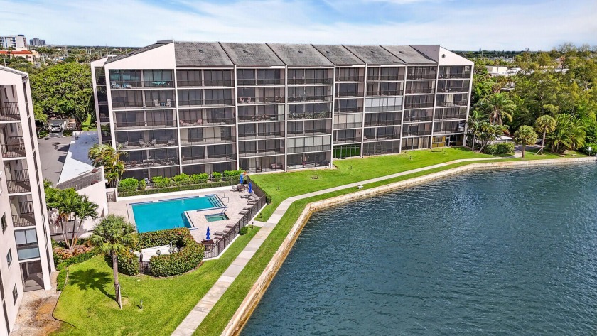 Discover Twelve Oaks -- North Palm Beach's hidden gem! This - Beach Condo for sale in North Palm Beach, Florida on Beachhouse.com