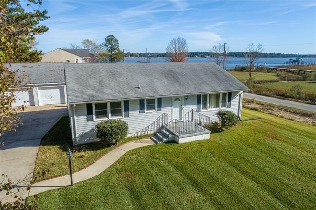 CHARMING 3 BEDROOM RANCH WITH MATTAPONI RIVER VIEWS!

This - Beach Home for sale in West Point, Virginia on Beachhouse.com