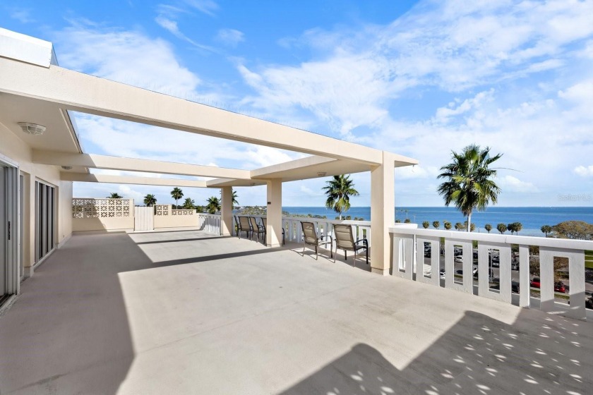 Your new home on Tampa Bay is beautifully updated with a - Beach Condo for sale in St. Petersburg, Florida on Beachhouse.com