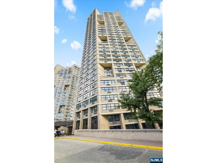 YOUR OPPORTUNITY TO PUT YOUR STAMP ON A LARGE BRIGHT CONDO IN A - Beach Condo for sale in Guttenberg, New Jersey on Beachhouse.com