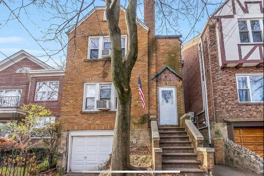 EXCLUSIVE JUST LISTED  Classic 4-Bd. 1930s Brick House with - Beach Home for sale in Bronx, New York on Beachhouse.com