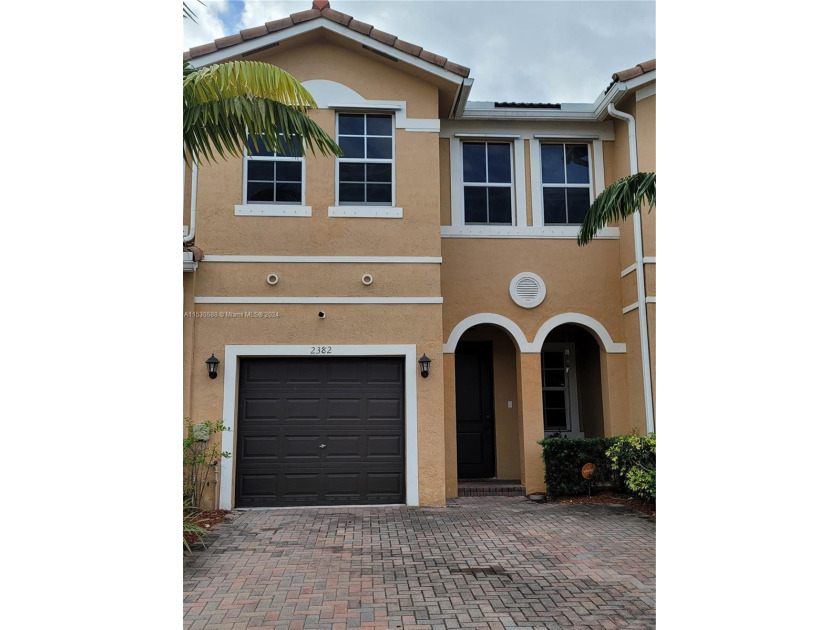 Discover an incredible opportunity! Secure your two-story - Beach Townhome/Townhouse for sale in Homestead, Florida on Beachhouse.com