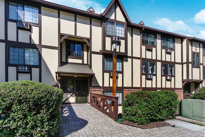 Welcome to 50 Aiken Street, Unit 225 in the desirable Rolling - Beach Condo for sale in Norwalk, Connecticut on Beachhouse.com
