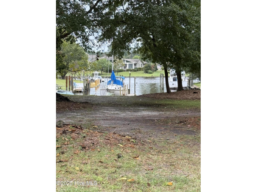 BUILD YOUR DREAM HOUSE ON THIS WATERFRONT LOT!! Imagine waking - Beach Lot for sale in New Bern, North Carolina on Beachhouse.com